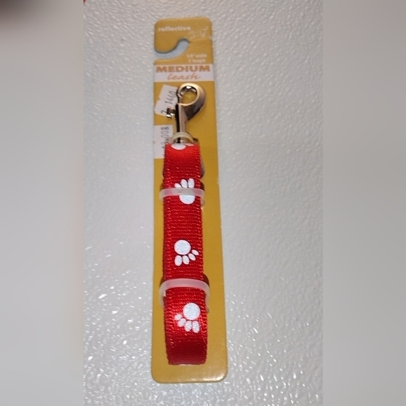Red Reflective Pet dog cat leash 5ft. Long 5/8" wide paw prints - Picture 3 of 3